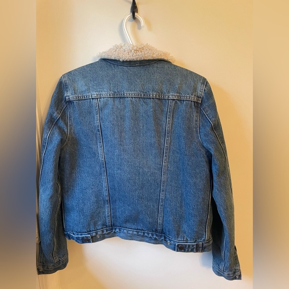 Levi’s Sherpa Lined Jean Jacket - Picture 3 of 4